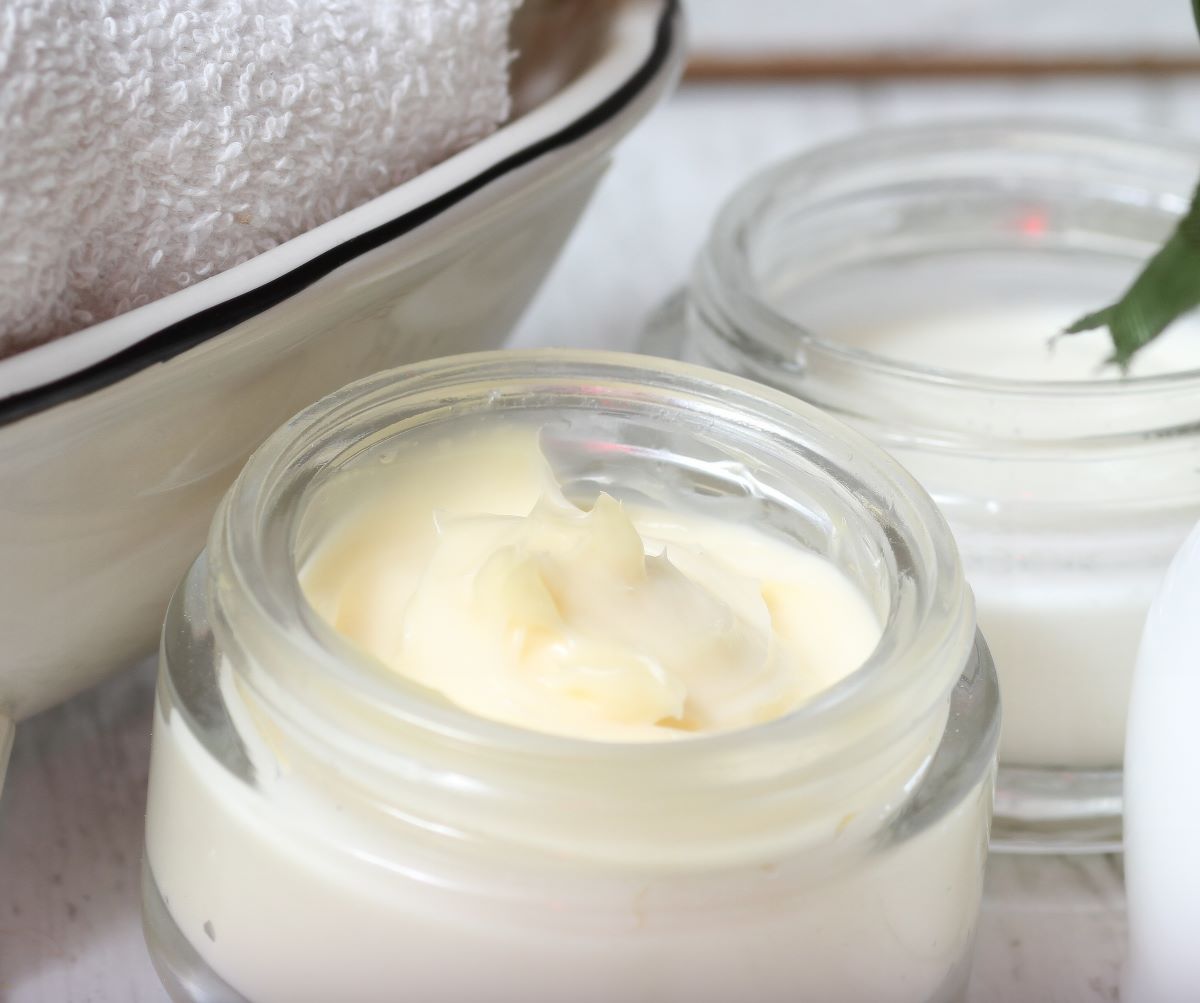 ხელის დღის კრემი შის კარაქით და ავოკადოს ზეთით